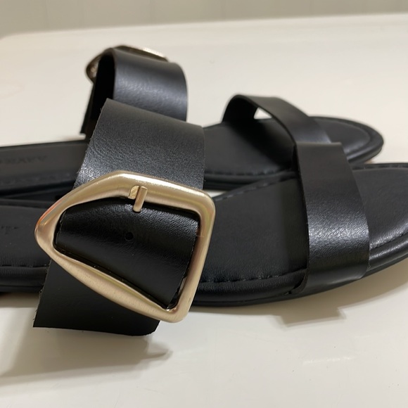 New Old Navy Black sandals - Picture 4 of 5